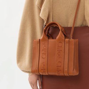 Chloe Small Woody Tote Bag Smooth calfskin with Chloe logo Caramel